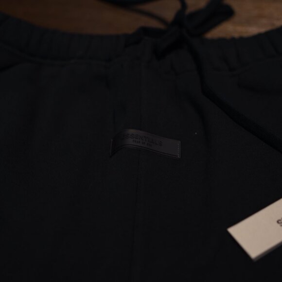 Fear of God Essentials Stretch Limo Shorts - Picture 4 of 5
